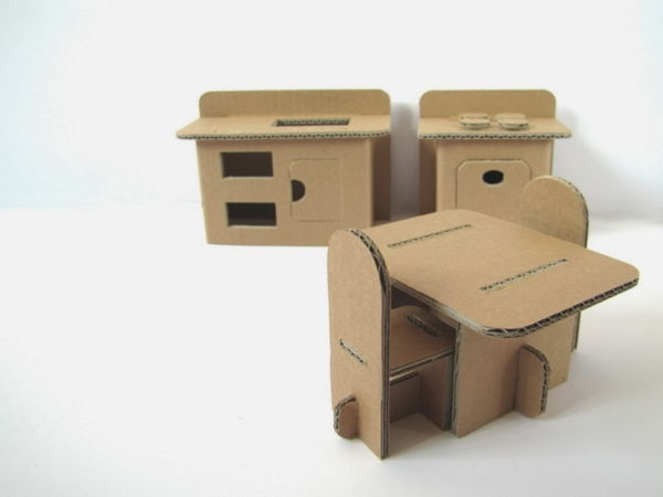 dzieci biurko i krzesło - ustanowienie pomysłów majstrować-z-kartonu-kartone-