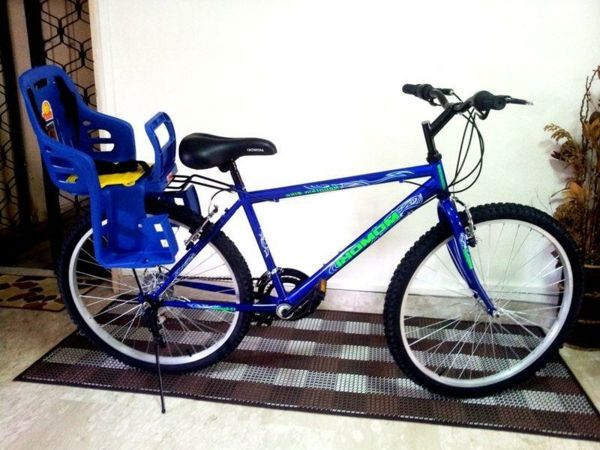 otroški sedež kolesa-in-modro-moderno zasnovo