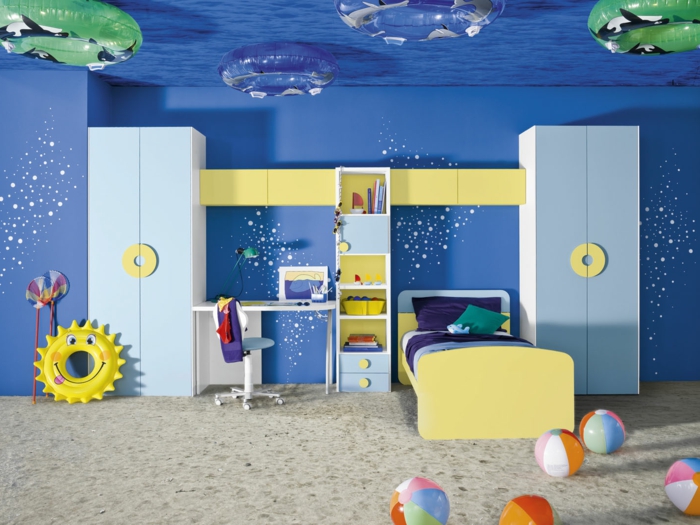 Decorarea pentru decorațiuni pentru copii, cum ar fi dulapurile de plajă de pe litoral, în galben și albastru
