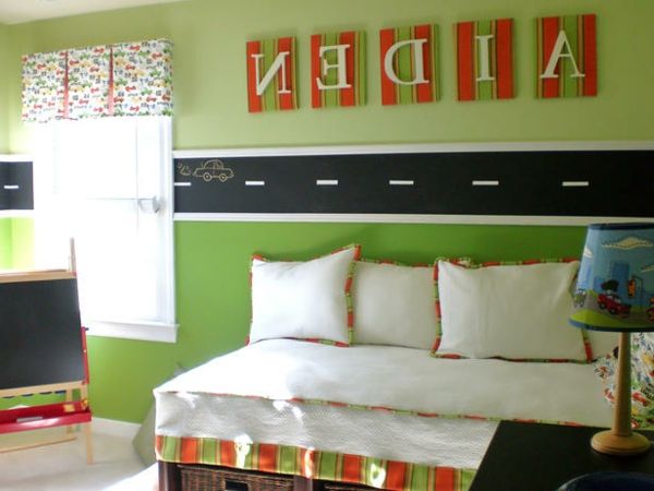 Nápady na dizajn detskej izby - zelená farba na stenu - tmavá čiara v čiernej farbe