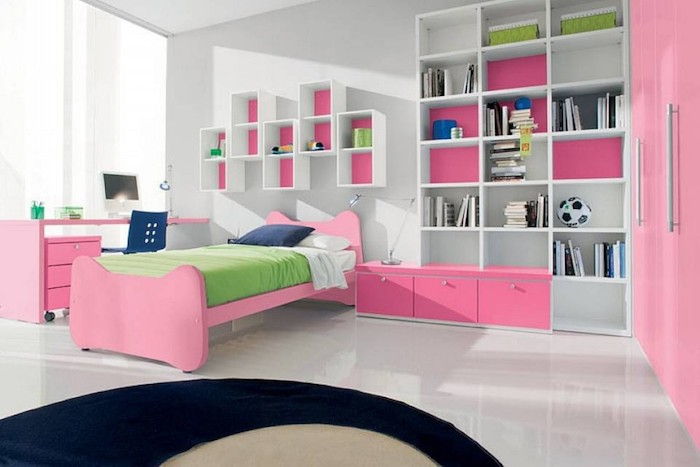Tonårsmöbler i rosa och vitt rumsdesign Tonåringsrum Idéer Rosa möbler Dekorera idéer Vit och rosa
