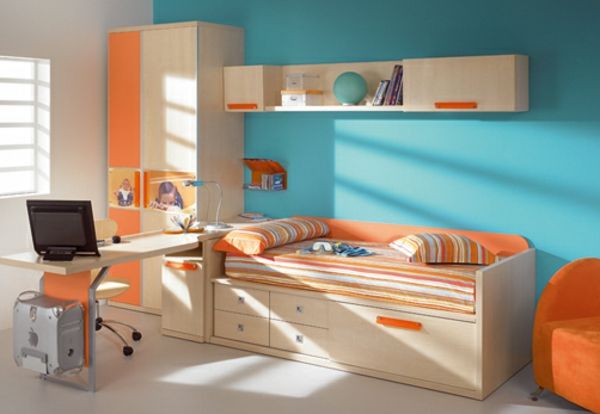 Använd blå och orange som färgerna för barnrummet