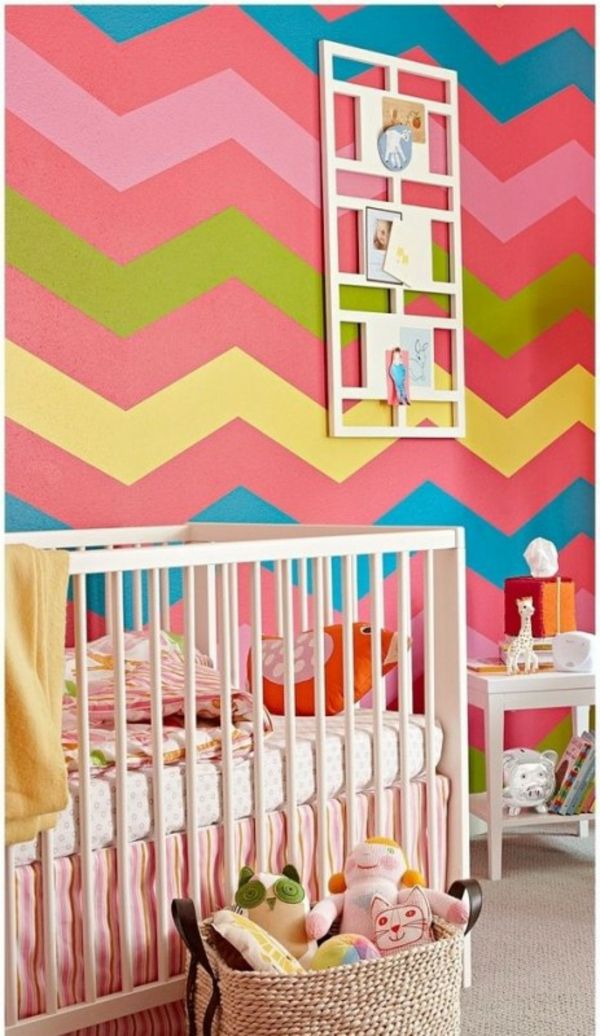 camera pentru copii - pereți vopsite în culori