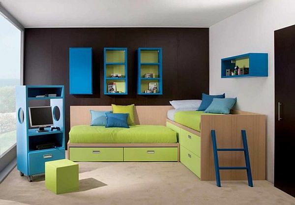 kinderkamer-wand-vormen-zwart-wit-kleur-blauw en groen meubilair