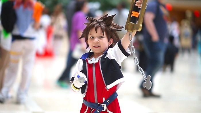 Gör Bakugan kostym av liten pojke barndoms hjälte kostym själv