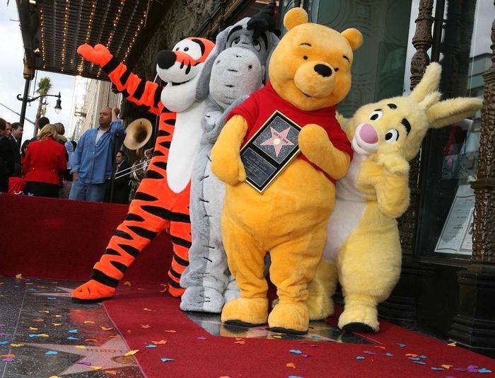 Pu björnen och de andra hjältarna är redan stjärnor - barndoms hjältar kostymer