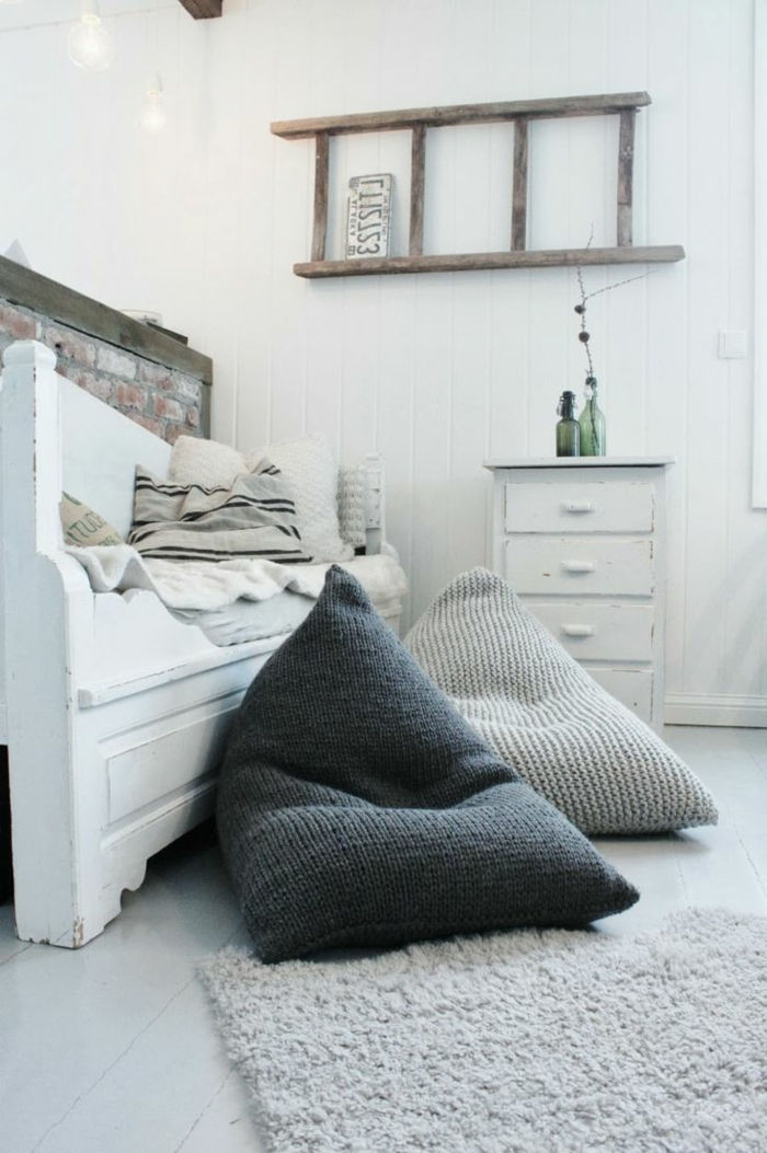 yastık-örme zemin yastık-tasarımları-in-koyu-ve-açık renkli