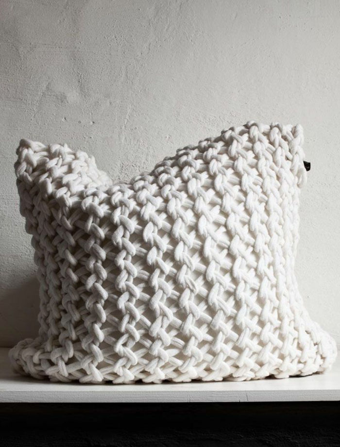 yastık-örme-unikales model beyaz renkli
