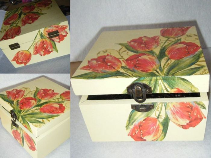 låda med servetter med rosa blommor