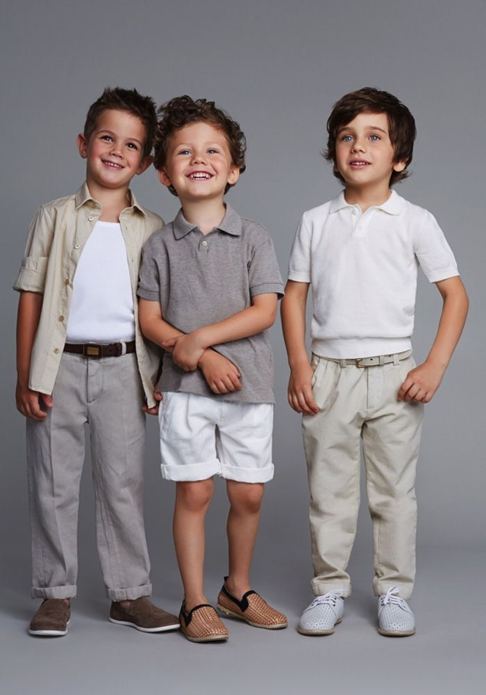 Sommermote for gutter, T-skjorter kombinert med lange / korte bukser, lyse nyanser