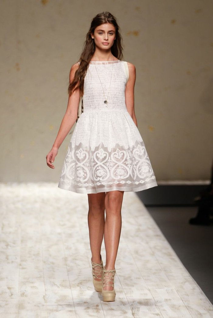 Suknelės trumpas elegantiškas nėrinių baltos spalvos