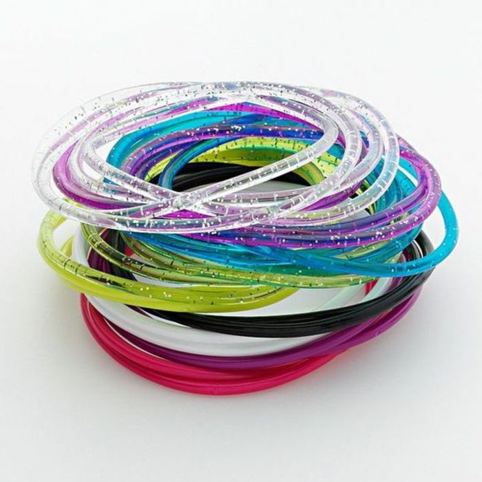 Pulseiras em diferentes cores neon, pulseiras com glitter