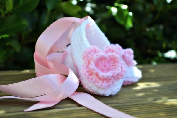 sapatos de pequena ballet Crochet com-pink-flowers-