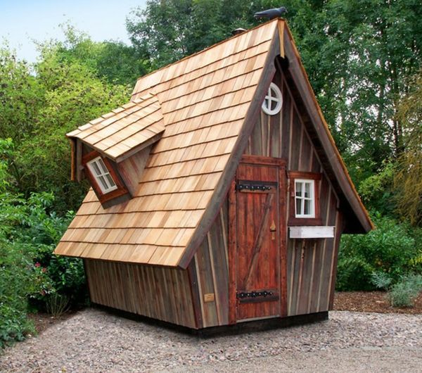 malé záhradné domy-zaujímavá strecha-drevené