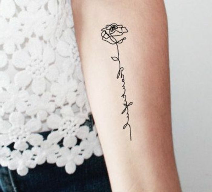 tatoveringsmaler kvinner bluse fra blonder rose blomst ved brev maling tegning på kroppen