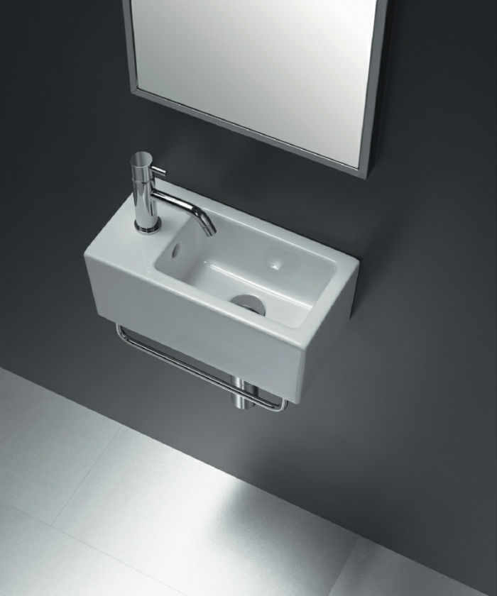 liten-sink-intressant-spegel-on-the-wall
