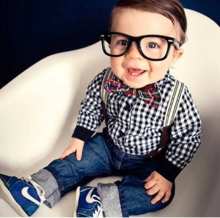 little-boy-sweet Jeans Nike sneakers Plaidoverhemd nerd-bril