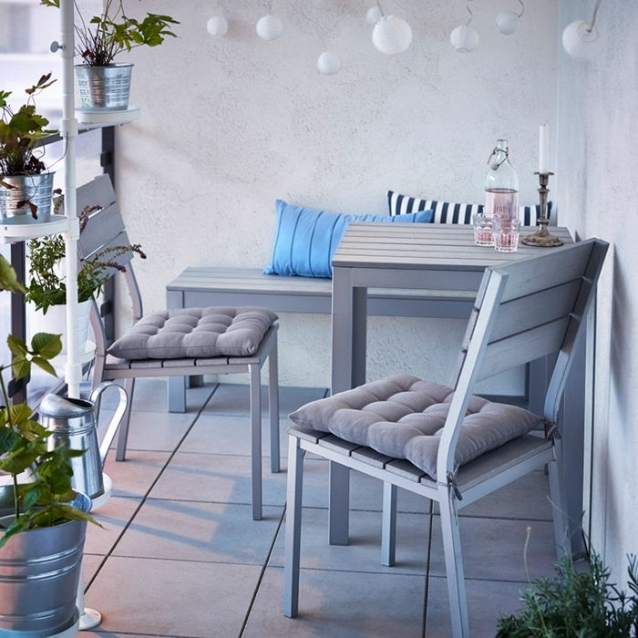 small-balkón na stôl s veľmi zaujímavý dizajn biely model