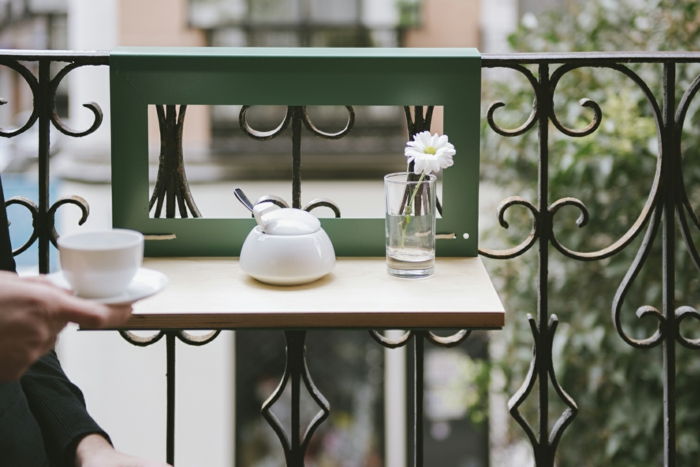 small-balkón table-super-zaujímavý dizajn