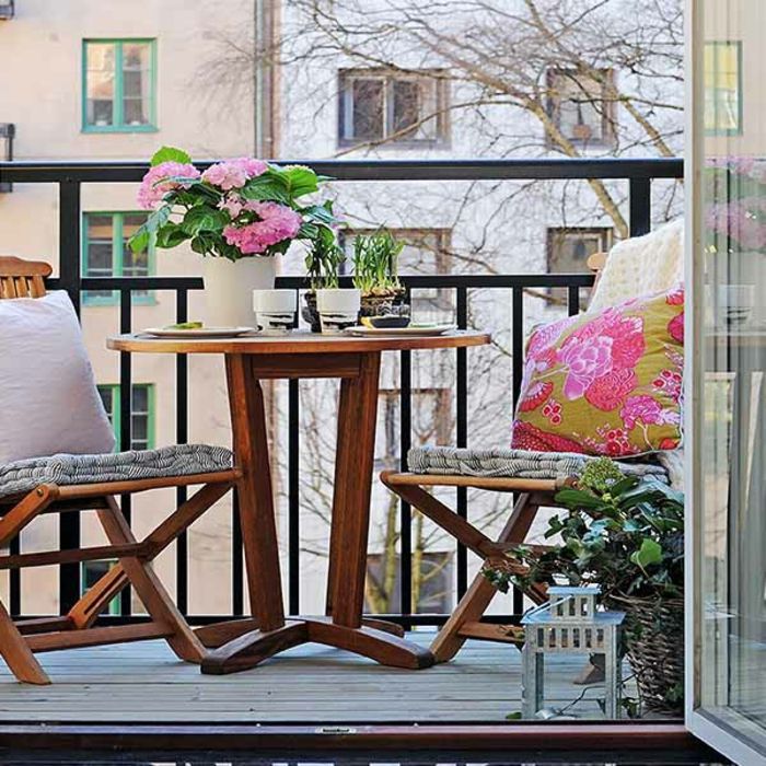 small-balkón table-pra-atmosféra, krásny dizajn