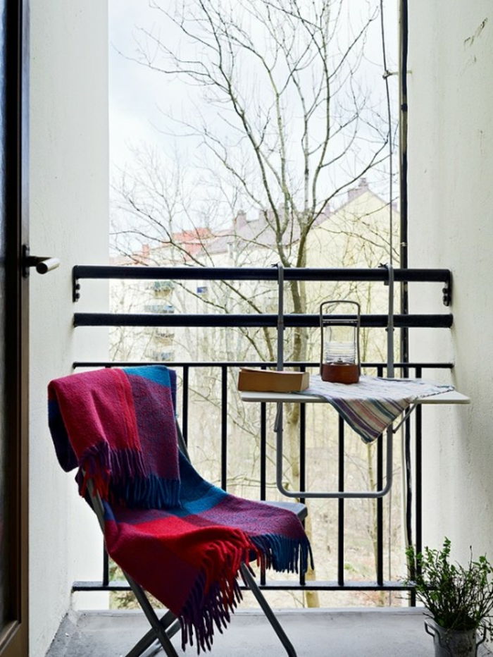 liten balkong bord-vakre-stol