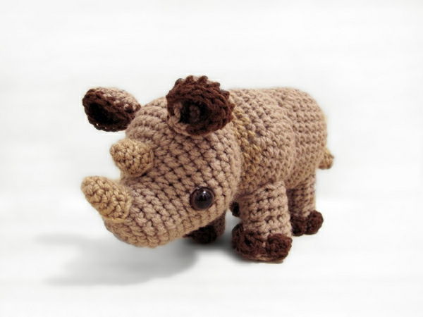 dekor tion-göra-brown-Rhino-for-less