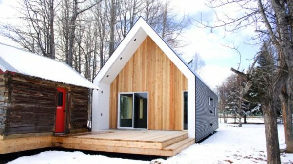 casă mică construită în iarnă - frumos mediu forestier