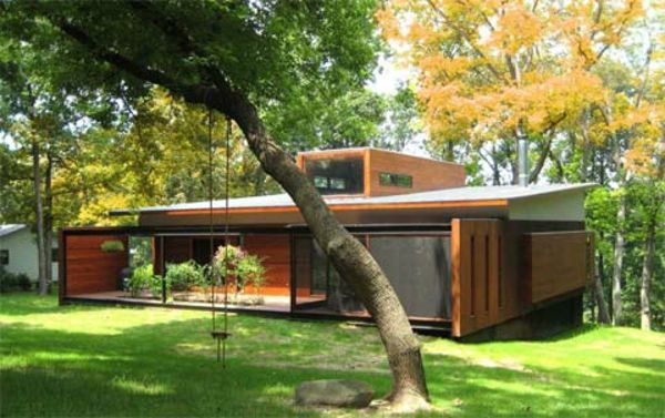 casă mică-construită-cu-frumos-verde-mediu - acoperiș plat
