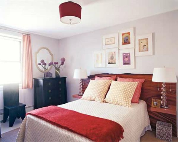 mic-dormitor-set-o-roșu-lampă-on-the-Bedded
