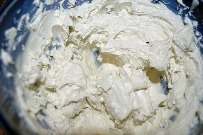 Faça o seu próprio creme - creme de óleo de coco como chantilly, cor branca cremosa