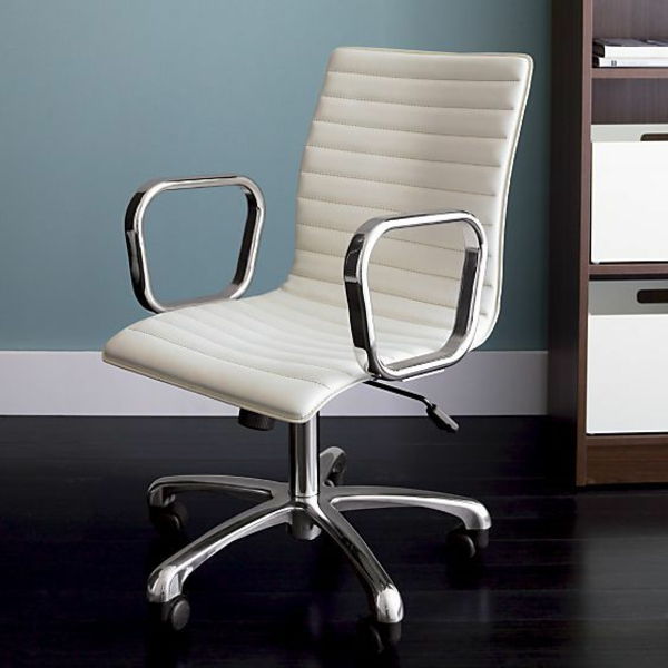 confortevole sedia girevole-con-moderno-design