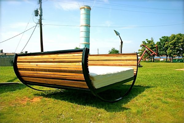 kreatívne vyzerajúci-outdoor lôžko Hojdacie