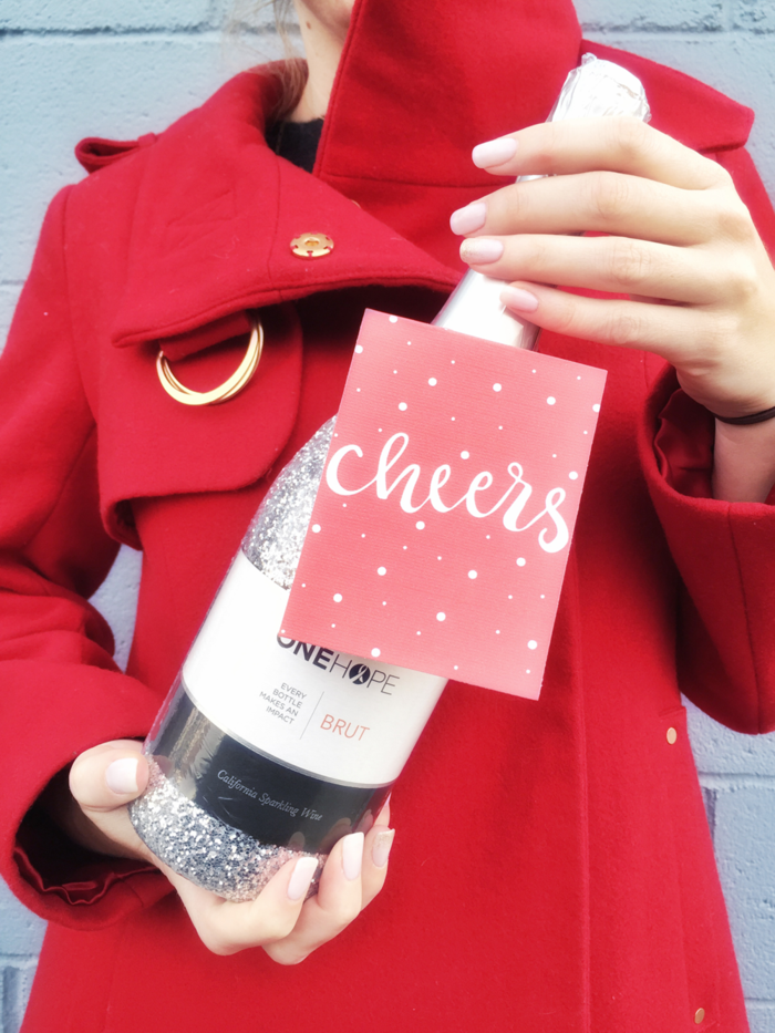 Dovanų vyno butelis su individualiu Kalėdų etikete, dovanų idėjos kiekvienam skoniui
