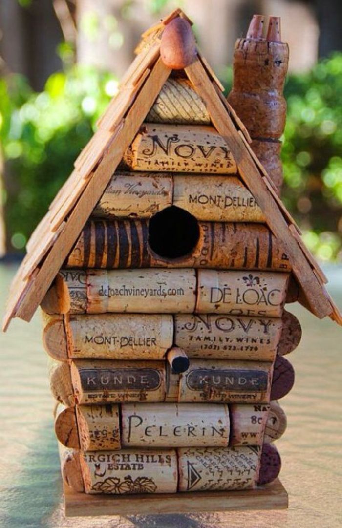 graži, naminis birdhouse, pagamintas iš vyno kamščių