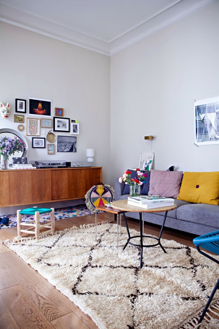 kreativ-bolig alltid-interiør gamle møbler Fargerik dekorasjon fluffy teppe