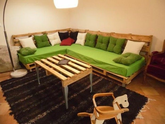 creativ model-canapea-de la-euro-paleti in-mici-living