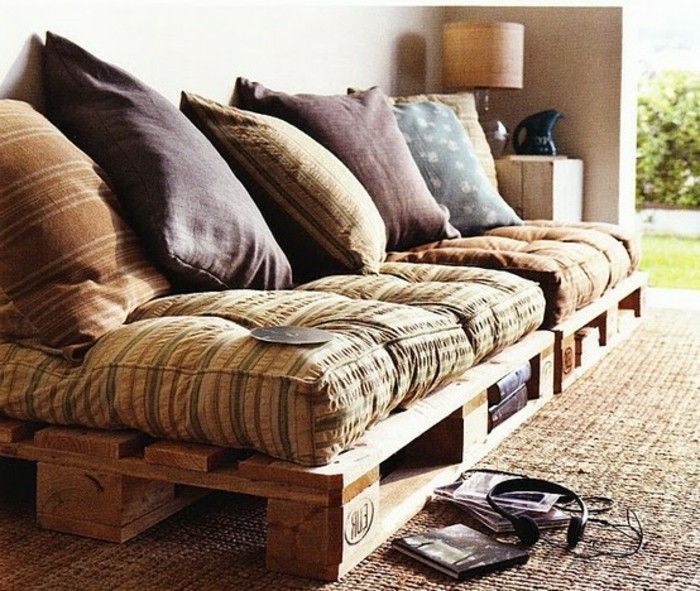 criativo-model-sofa-de-euro paletes-moderna-design-with-travesseiros