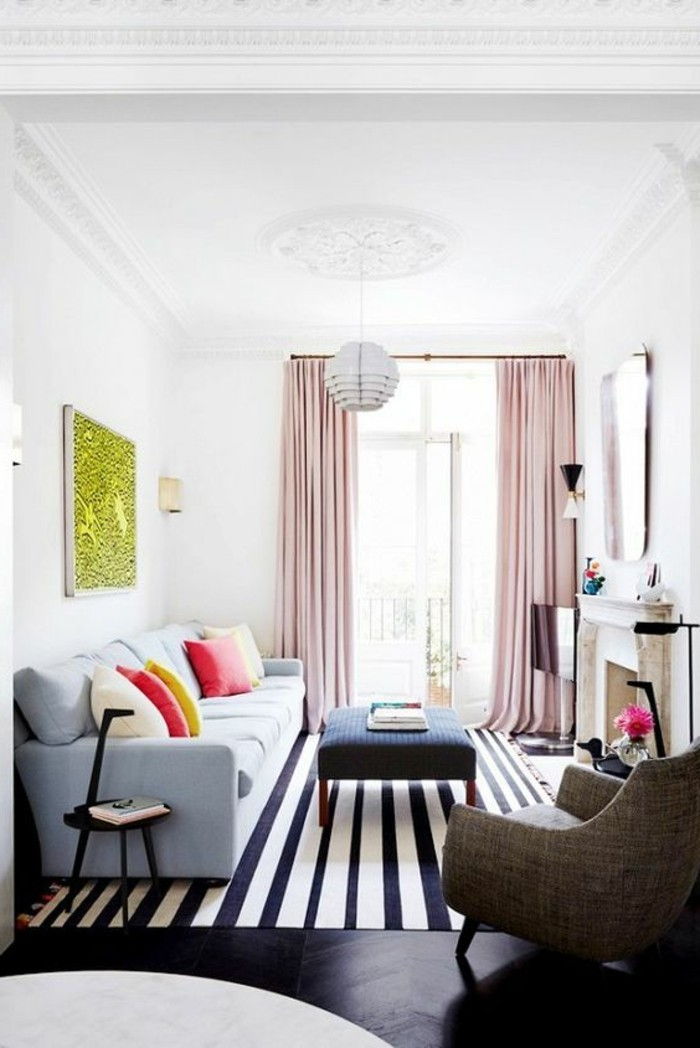 creative-model-bor-in-vit-väggar-trevlig soffa