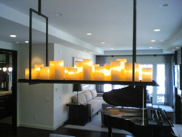 luster-s-sviečky-in-súčasný obývacia izba