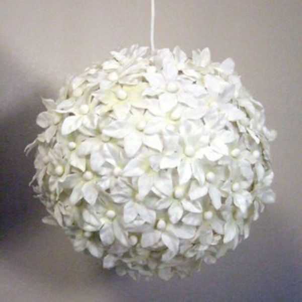 sferinė popieriaus lempa - mažos baltos gėlės