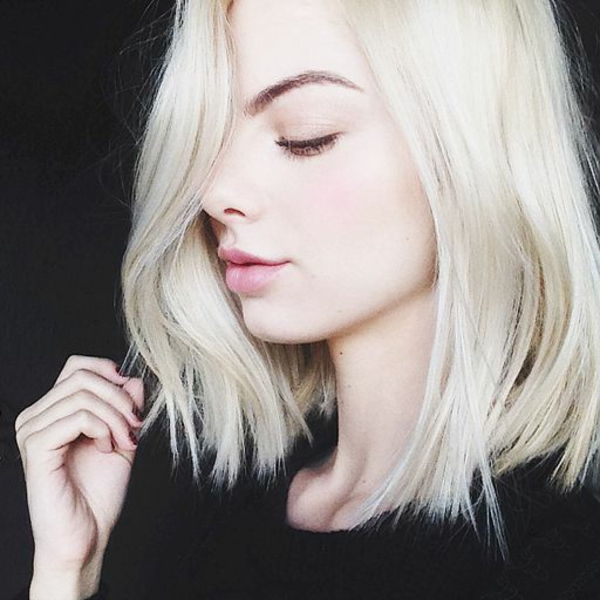 kort hår frisyrer-för-girl-blonde-hair-up-to-the-shoulder