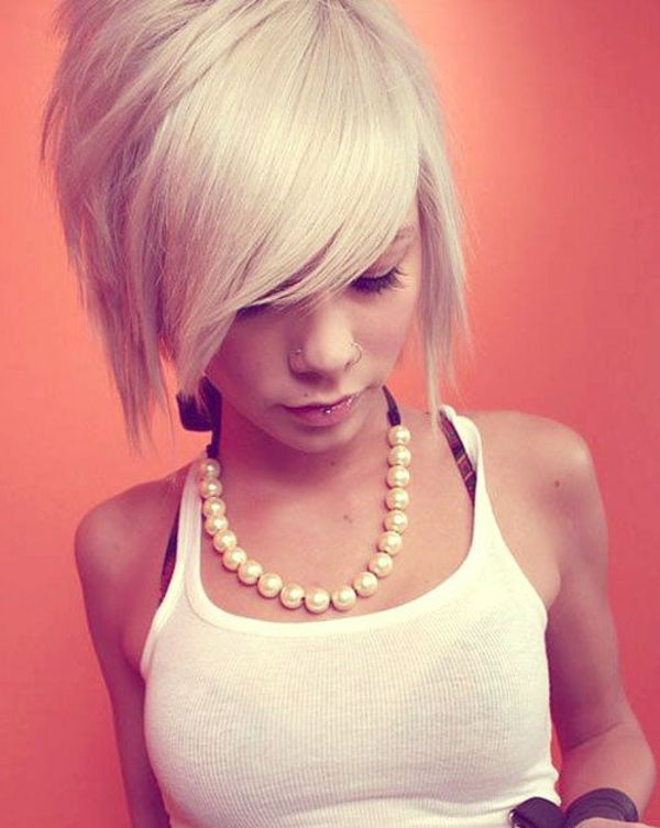 Trumpi plaukai šukuosena-už-Girl-an-elegantiškas grandinės-Perlai baltieji