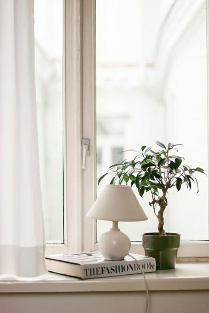 Lamp voor vensterbank klein en decoratief melkwit
