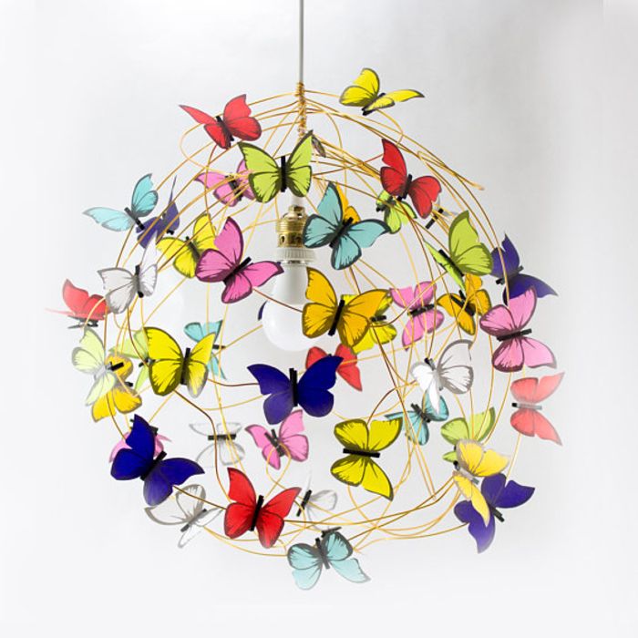 Lekken lysekrone gjør deg selv, lampeskjerm med fargerike sommerfugler, flott DIY for voksne