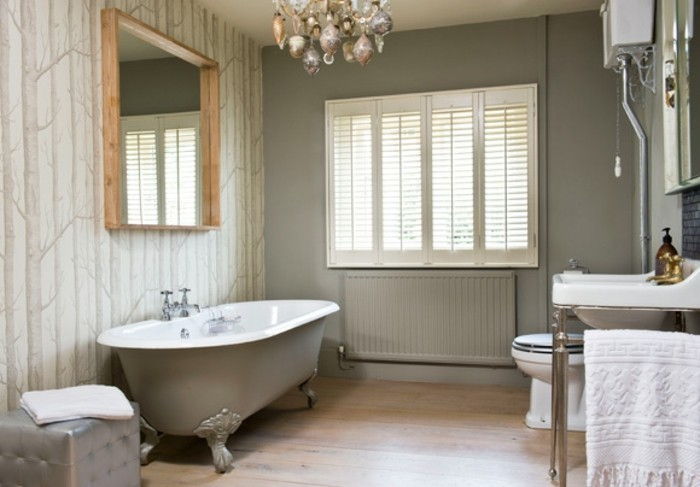 dom-łazienka ściana lustro drewniane ramki i-żyrandol