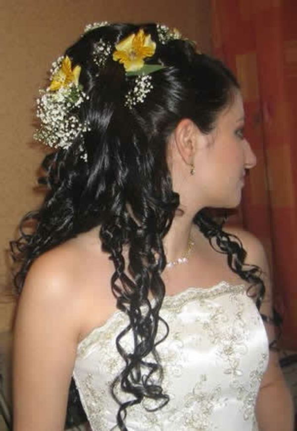 cabelos compridos arábica casamento penteados-amarelo flores nos cabelos
