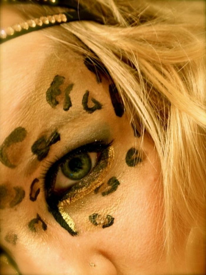 leopard-fata-make-up-blond-păr-și-luminoase-ochi