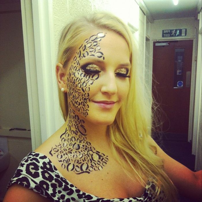 leopard face-make-up-mooie-blonde-vrouw