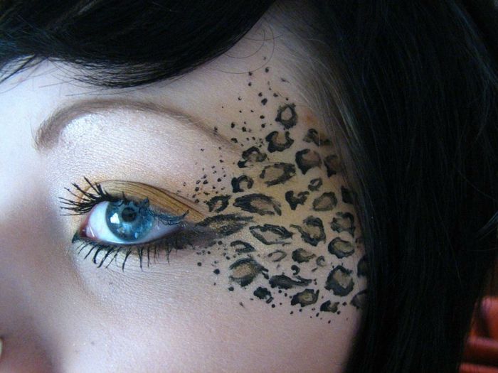 -ochi fata make-up-negru-albastru-păr leopard