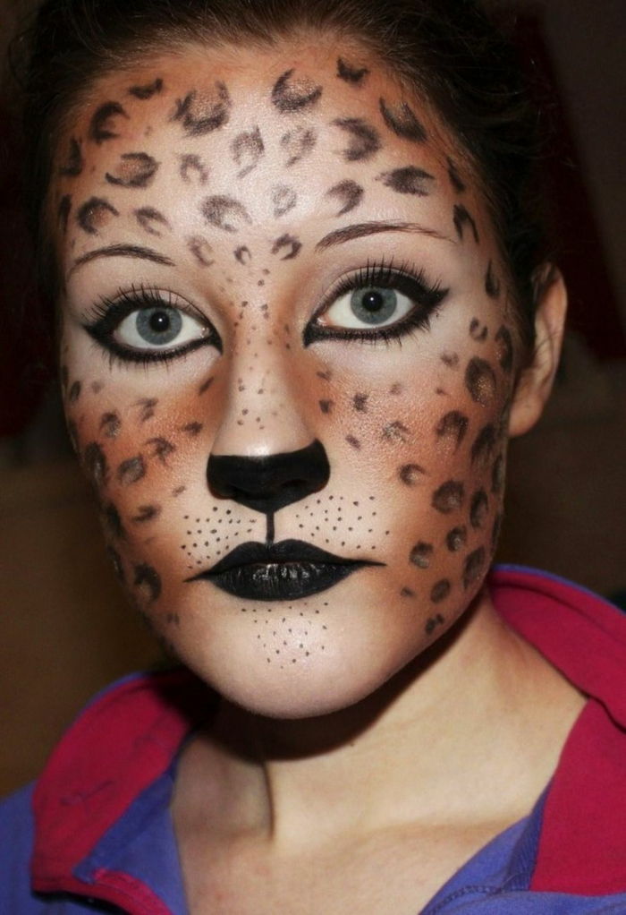 leopard fata make-up-negru-nas-și-negru-buze